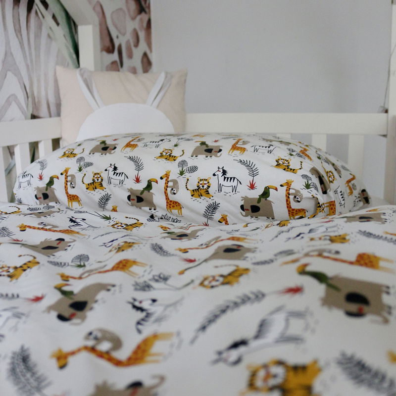 Clara Hausbett mit Funny Jungle Bettwäsche & Funny Jungle  Utensilo/ Bilderrechte: Hamide_66