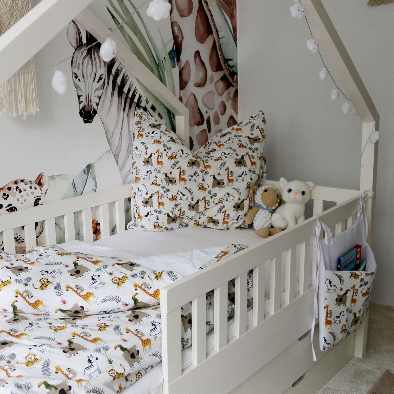  Clara Hausbett mit Funny Jungle Bettwäsche & Funny Jungle  Utensilo/ Bilderrechte: Hamide_66